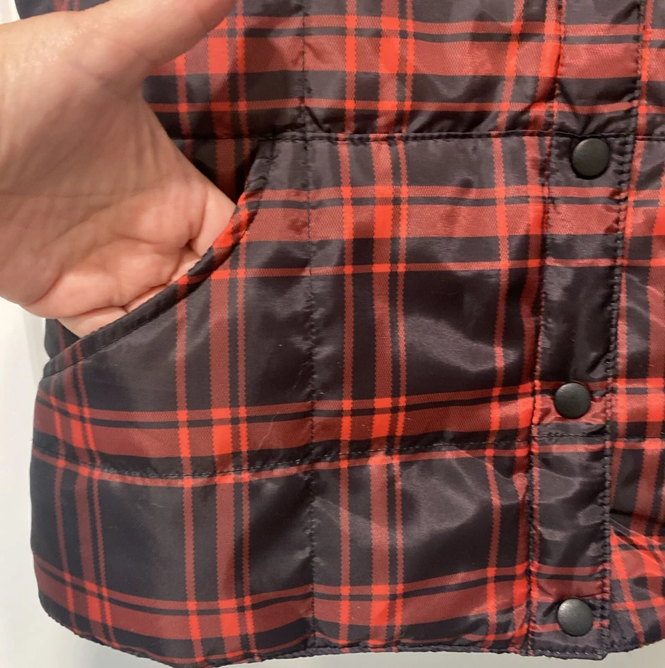 IZOD Quilted Puffer Vest Plaid Women’s Sz MEDIUM Red Black Plaid NEW With Tags - Image 2 of 4