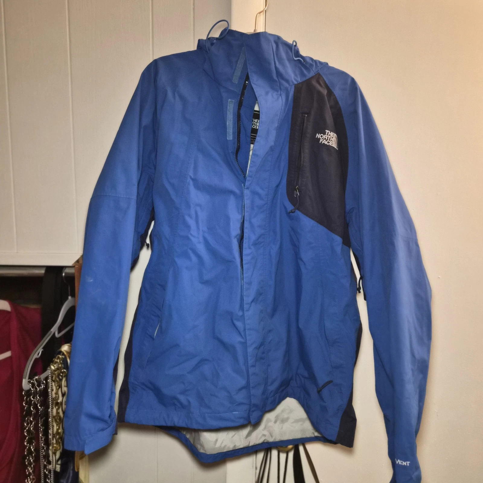 The North Face Men's Blue Black Windbreaker Jacket Water Resistant Size L/G
Opens in a new window or