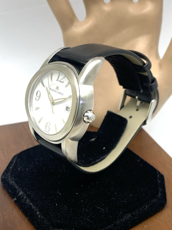 Reloj para hombre Maurice Lacroix SH1018 cuarzo suizo esfera blanca correa de cuero negro Foto 2 de 4