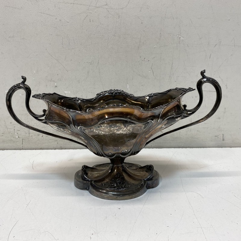 Pairpoint Quadruple Plate Centerpiece Bowl Ornate Silverplate Footed