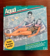 1993 AQUA 18 POCKET SUNTANNER POOL FLOAT LUXURY LOUNGER FRENCH COIL-BEAMS PILLOW