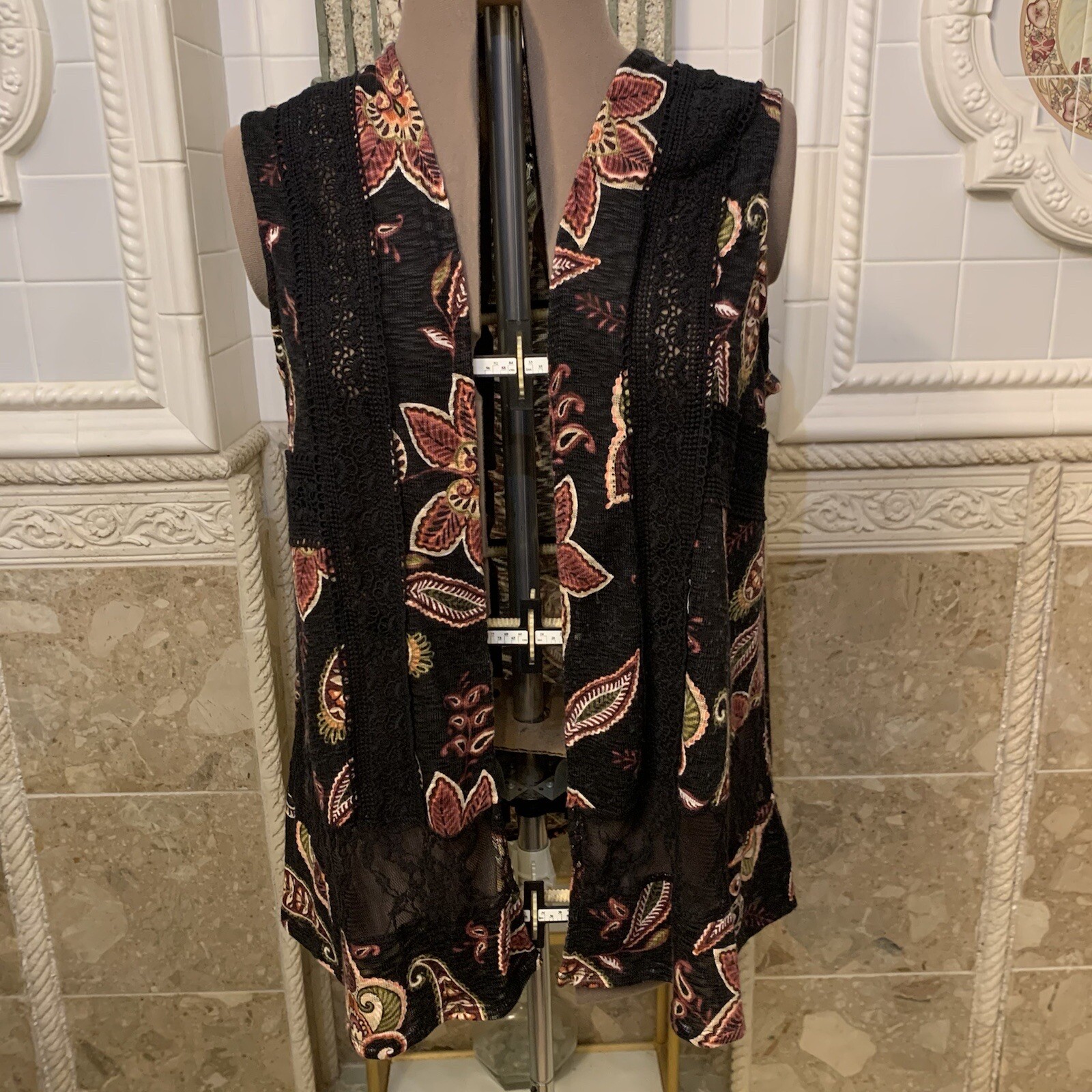 Est 1946.  Sz XL Oversized.  Lagenlook.  Boho.  Sleeveless Duster. Lace.   B71-image