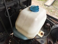 RANGE ROVER CLASSIC  WINDSCREEN WASHER BOTTLE WITH Pumps For Front And Rear