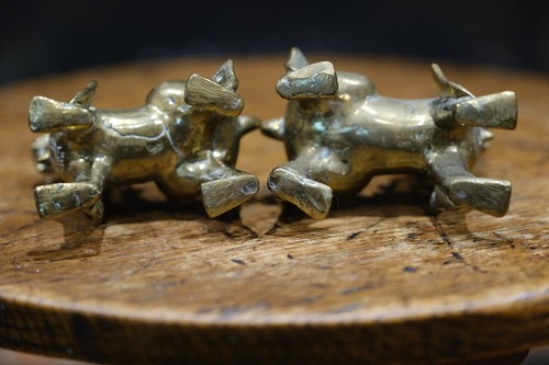 Par de esculturas birmanas de Chinthe de guardián de templo de latón fundido pesado - Imagen 4 de 7