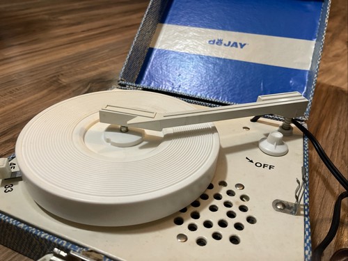 Vintage deJAY Model SP5 Record Player - 33RPM & 45RPM - Picture 5 of 22