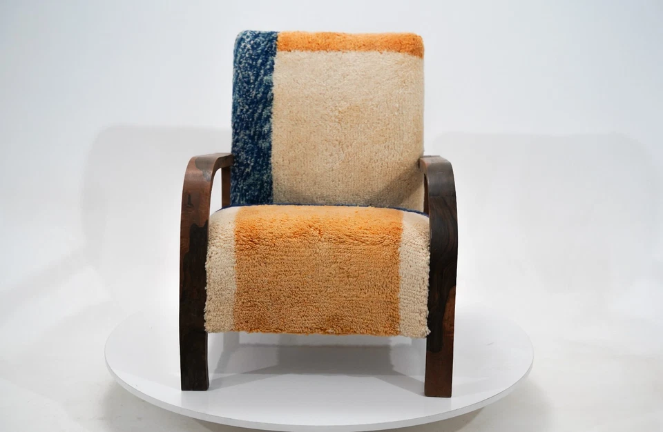 ¿Sillón marroquí artesanal? Silla de madera vintage con tapicería de alfombra de lana Foto 2 de 4