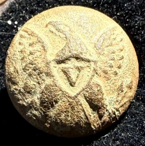 RARE Civil War Voltigeur Eagle V Cuff Button Excavated 15mm Scovill Backmark Dug