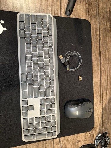 Logitech MX Keys S Wireless Keyboard/ Logitech Mouse And Carry Case - 第 1/6 張圖片