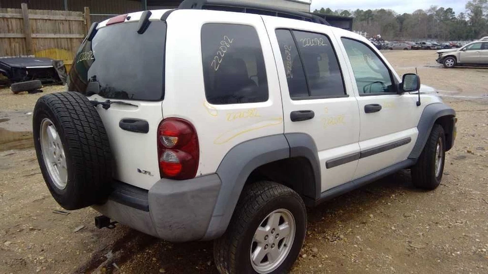 (LOCAL PICKUP ONLY) Rear Back Door Fits 03-07 LIBERTY 541313 Foto 2 de 4