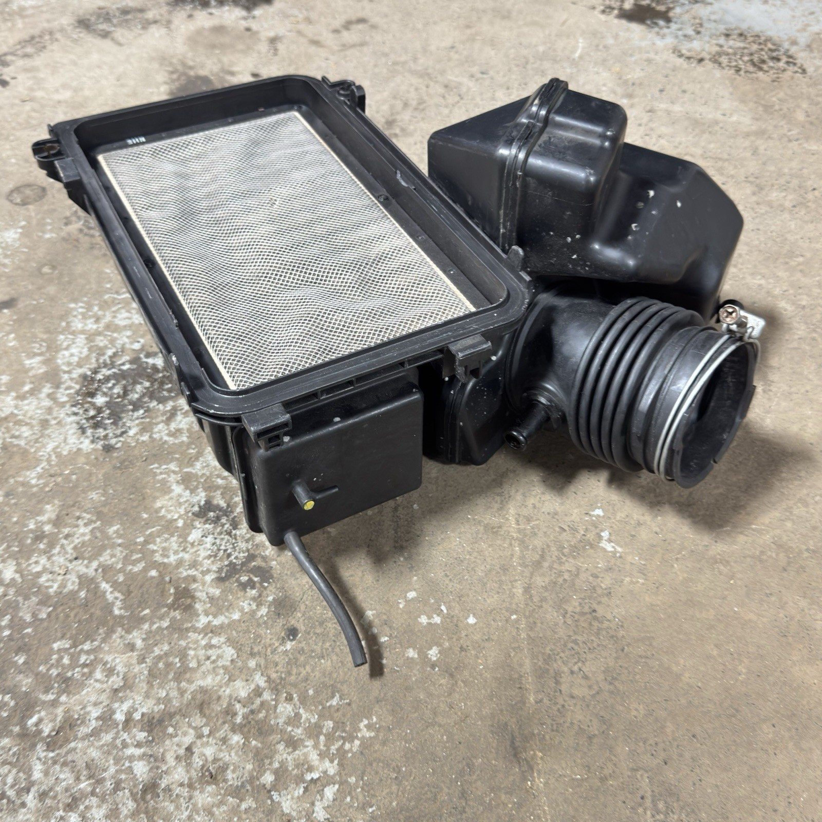 2007-2009 LEXUS RX350 AIR INTAKE CLEANER FILTER BOX LID 17701-0A100 OEM