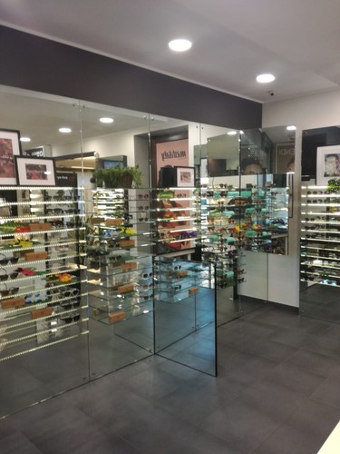 Mobile a specchio retroilluminato per Ottiche 4,12m x 2,50 m - Foto 13 di 14