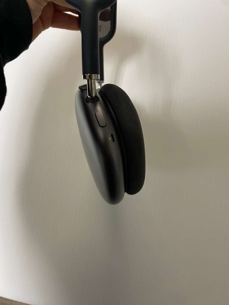 Apple AirPods Max Over Ear Headphones with Smart Case Space Gray