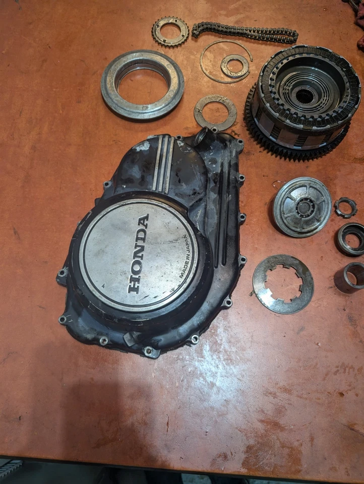 Цепь крышки муфты двигателя 1985 Honda V65 Sabre VF1100 VF 1100 - Изображение 3 из 4