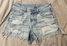 American Eagle Woman  s Distressed Strigid Denim Shorts Light Wash Size 6