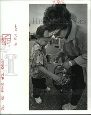 1988 Press Photo Bissonet Principal Barbara Cassara with Chad Williams at Fair