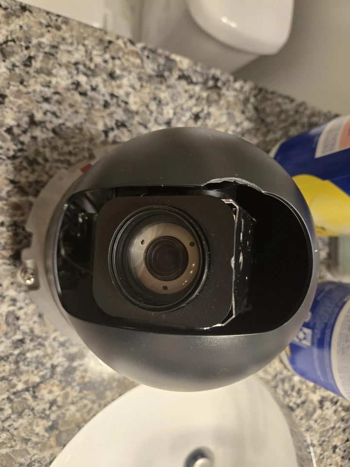 Pelco Dome Camera D6230L S/N: K180505 / Input: 24V ~ 1A - Black. Chip On Dome - Image 2 of 3