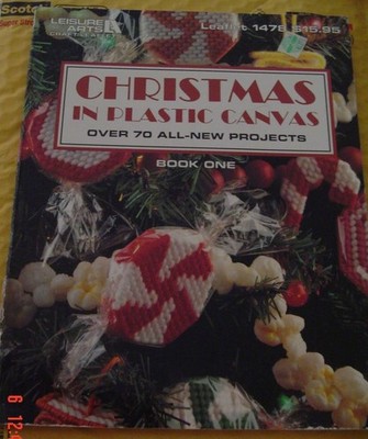 Christmas in Plastic Canvas (Plastic Canvas Creations)