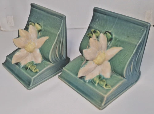 ROSEVILLE ART POTTERY USA WHITE CLEMATIS BLOOMS BLUE BOOKENDS 14 * N-MINT *