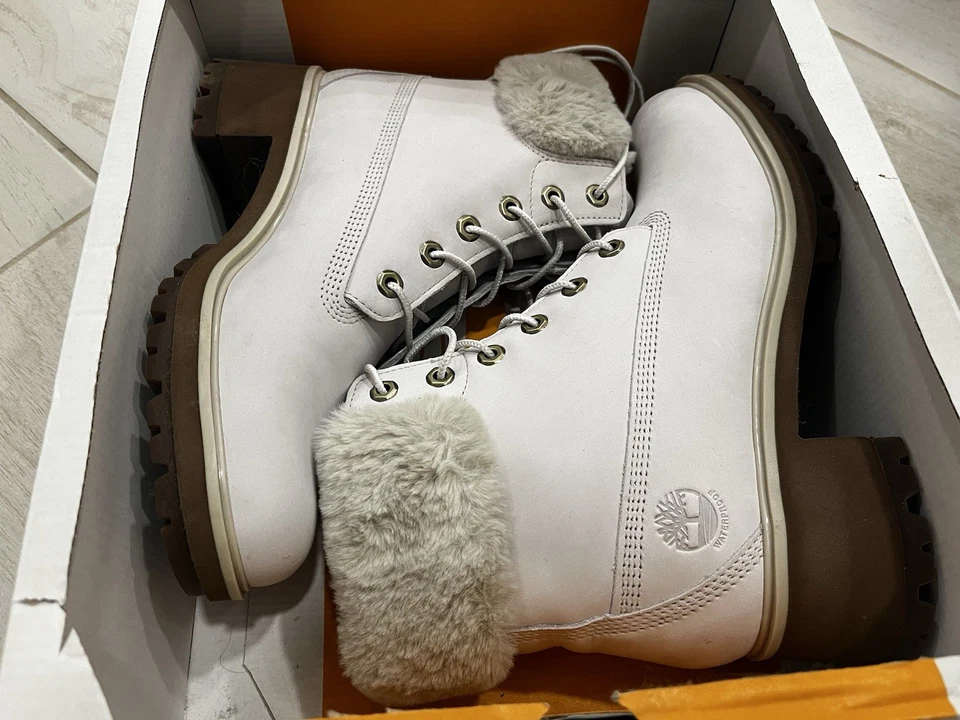 TIMBERLAND WOMEN'S KINSLEY Boot. Size 10 6” Waterproof NEW, NEVER WORN - Image 2 of 4