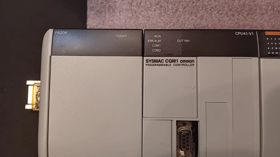 CONTROLADOR PROGRAMABLE OMRON SYSMAC CQM1-CPU41-V1 Foto 3 de 4