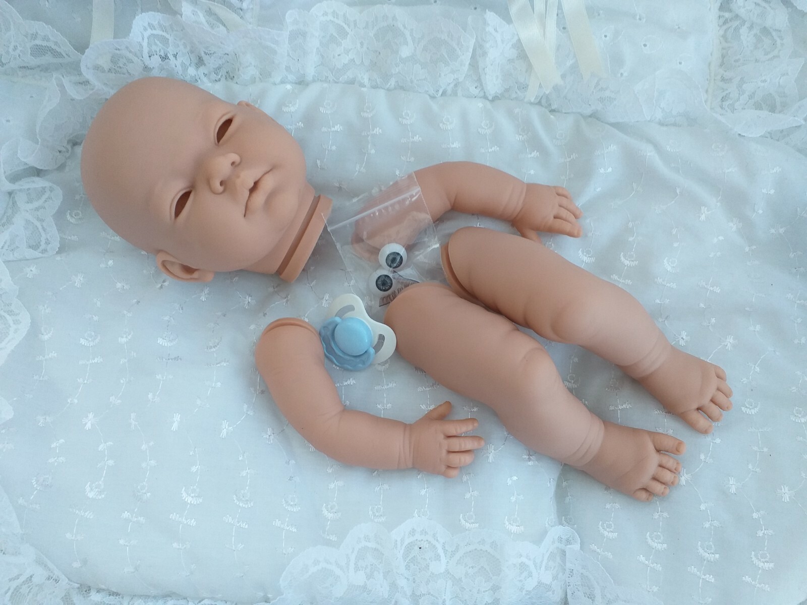 SOFT LIFELIKE DOLL KIT PIPPA FULL LIMB BLUE EYES BLUE DUMMY.