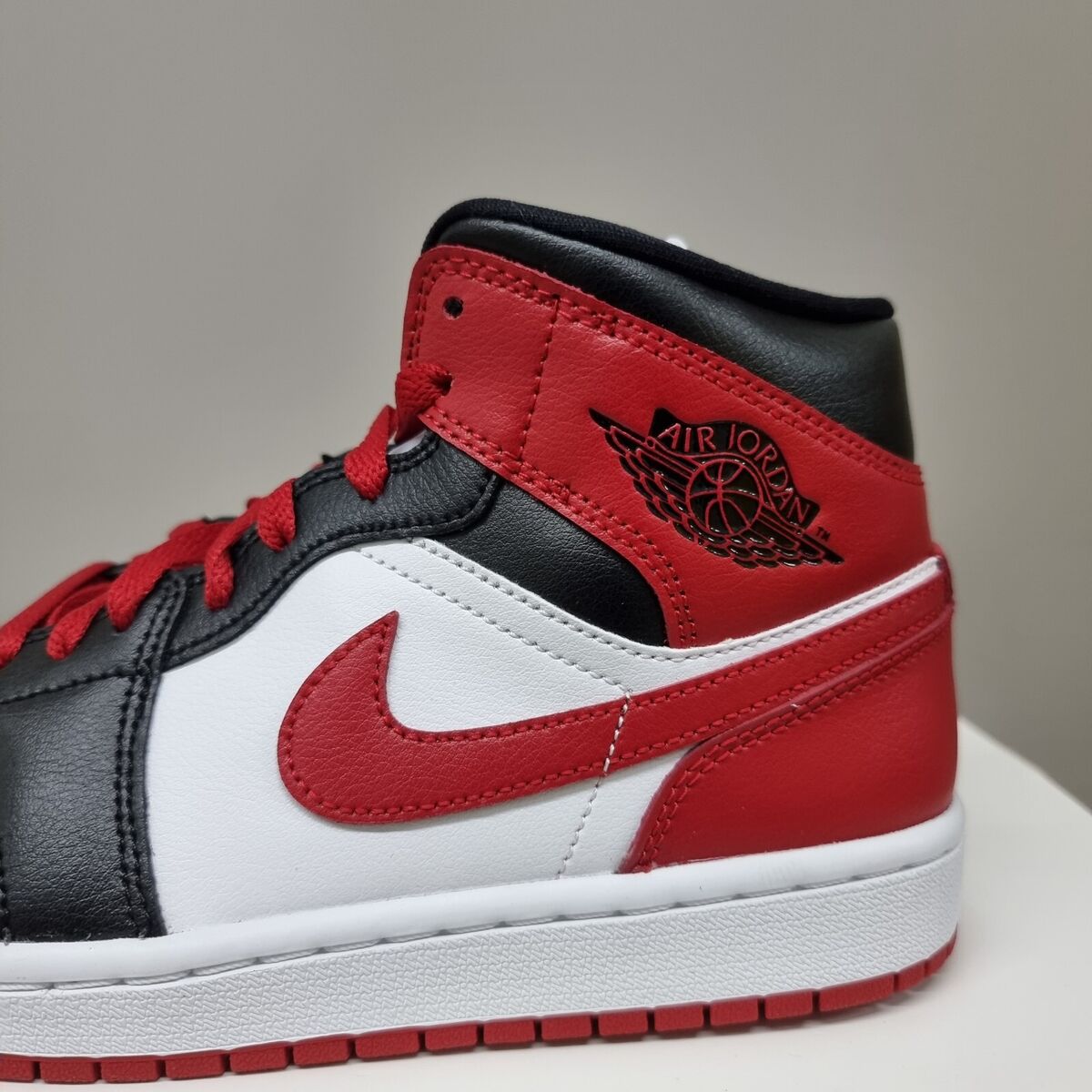 NIKE AIR JORDAN 1 MID NIKE AIR JORDAN 1 MID
