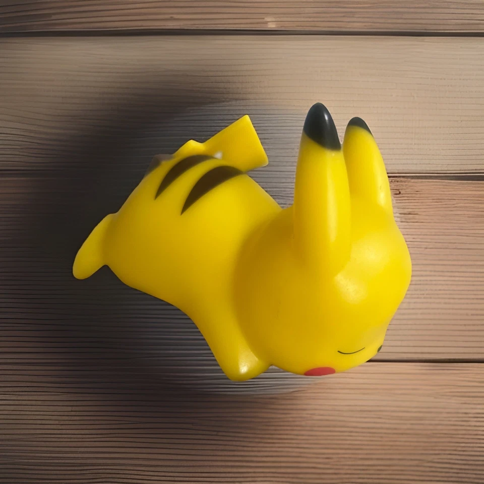 Linda mini lámpara de cabecera de juguete brillante para niños Pokemon Pikachu luz nocturna Foto 4 de 4