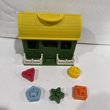 Vintage 2006 John Deere Barnyard Shapes Toy Learning Curve Barn Green