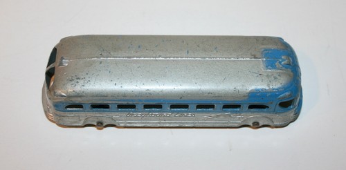 Old Tootsie Toy Greyhound Bus - Picture 5 of 6