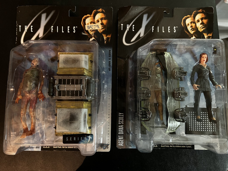 Set of  X Files Action Figures - Scully and Fireman - NEW