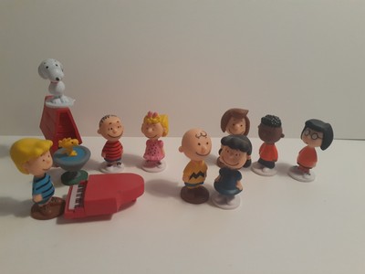 The Peanuts Gang 1'' To 2'' Character set Of 12