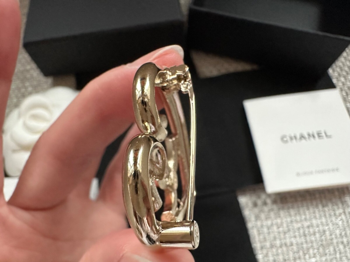 ❌mika❌【CHANEL】2023 ハートチャーム6個セット NIB 100%AUTH Chanel 23C Heart Crystal CC Brooch Gold-tone Hardware