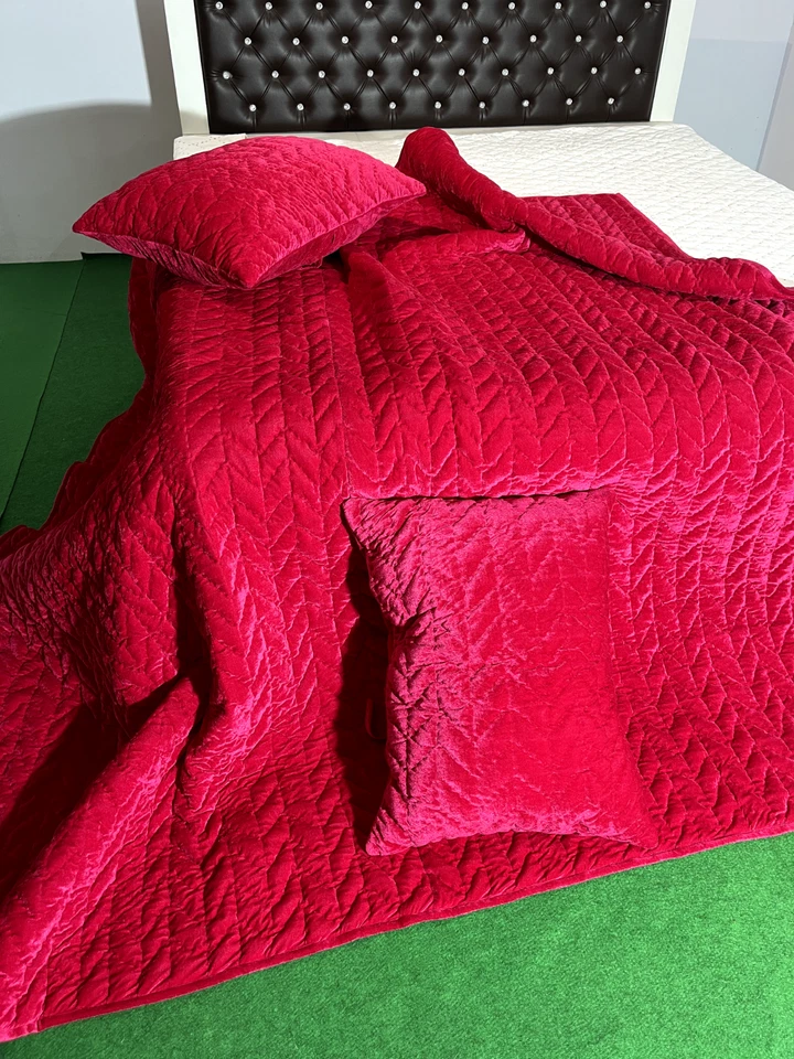 Fuchsia velvet Quilt King Size comforter ideal for winter Warm Quilt Set Bedding - Image 3 of 4