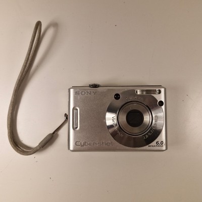 Sony Cyber-Shot DSC-W30 DigitalKamera 6 MP 3x optischer Zoom | Silber 