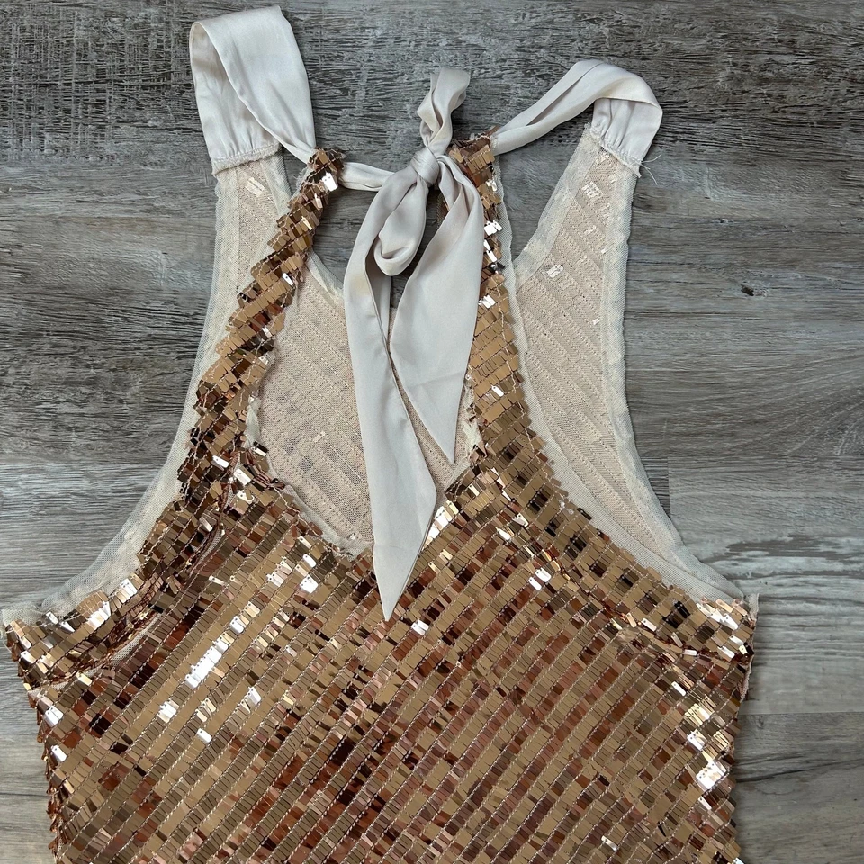 Camiseta sin mangas halter de lentejuelas doradas rosa Intimately Free People con lazo trasero M Foto 4 de 4