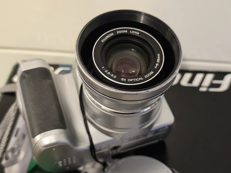 Boxed Fujifilm FinePix S3500 4MP Digital Camera. Tested., photo 3 of 4