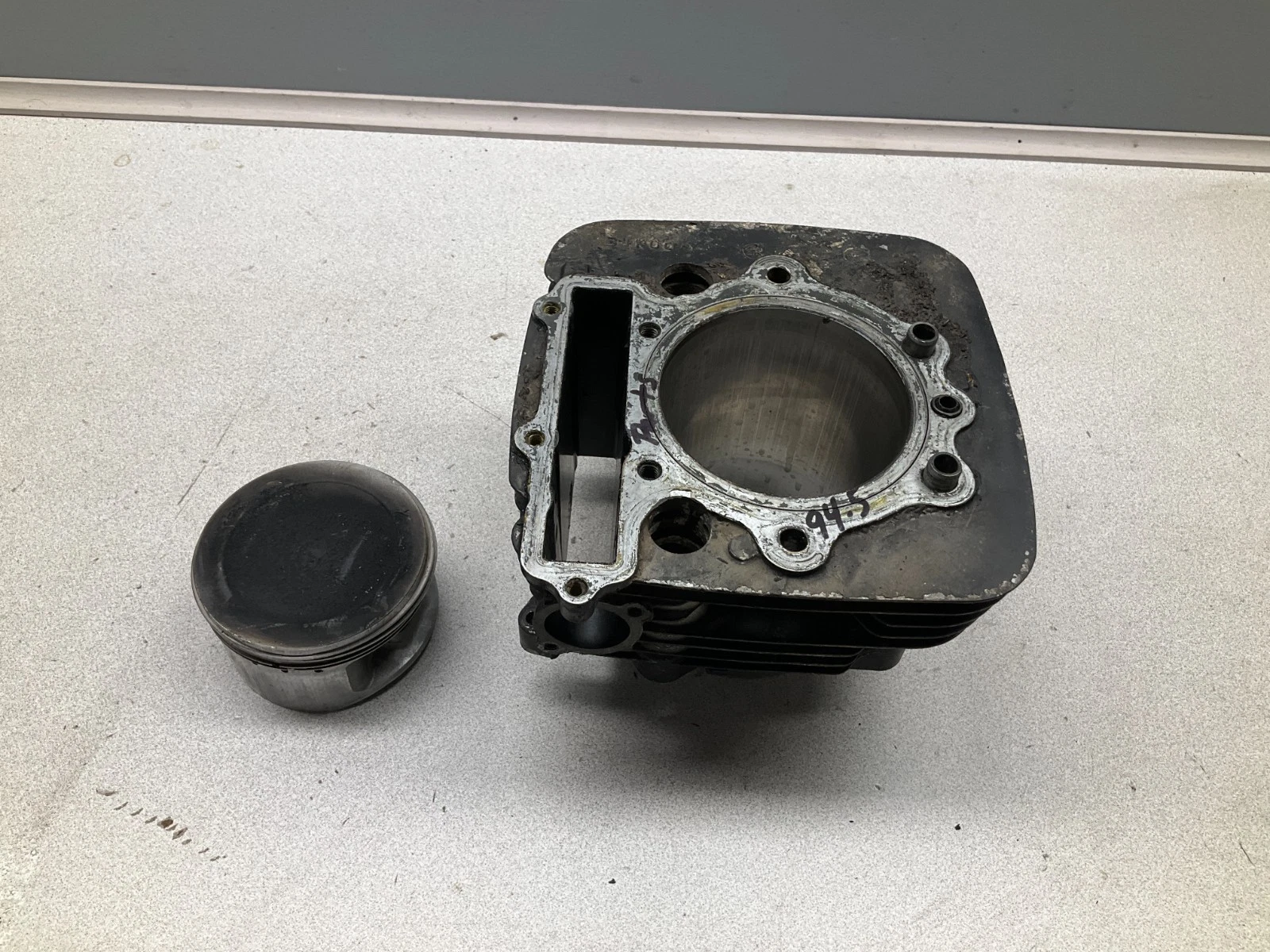 1983 83 YAMAHA TT 600 TT600 CYLINDER & PISTON *CORE*