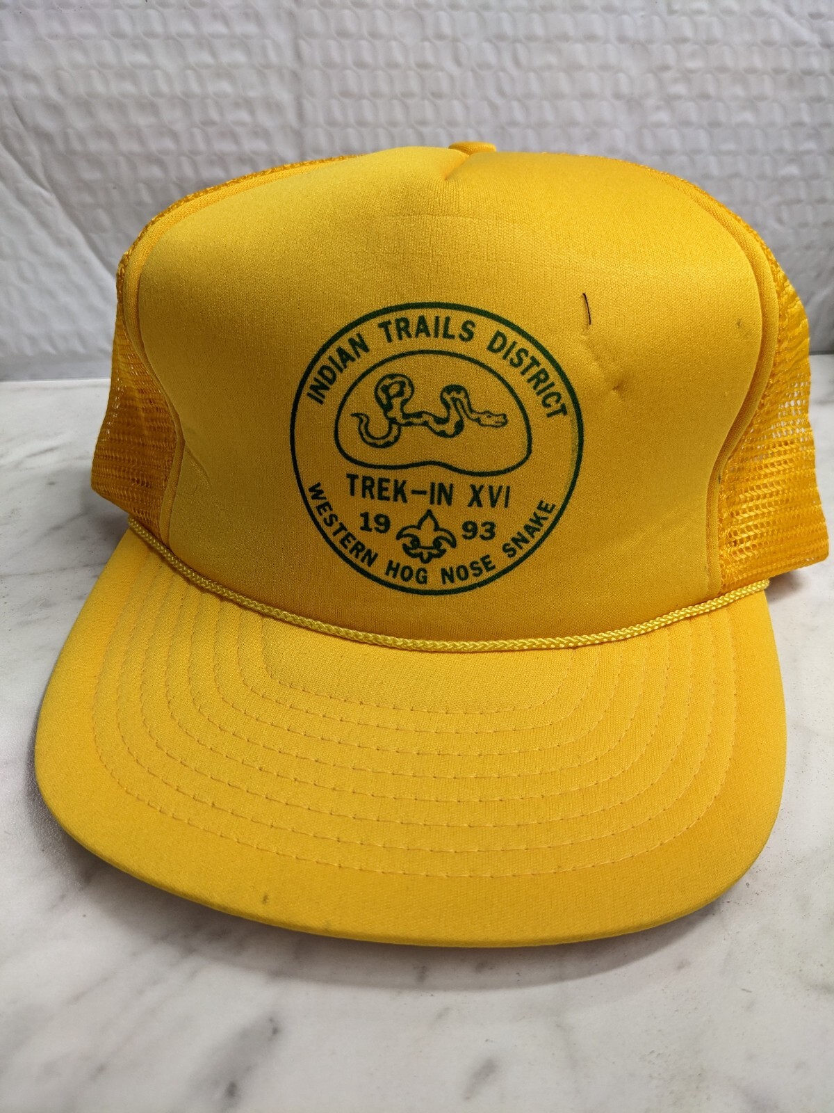 DE COLECCIÓN GORRA SNAPBACK CAMIONERO AMARILLO SENDEROS INDIOS 1993 NARIZ DE CERDO SERPIENTE TREKIN
