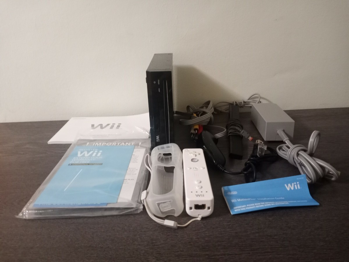 Nintendo Wii Black Console RVL-101 w/ Remote And Nunchuck - Tested