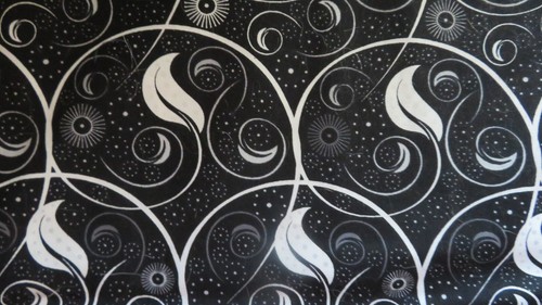 Northcott Califon Black And White With Swirl & Leaf Design #3002 - 第 1/1 張圖片