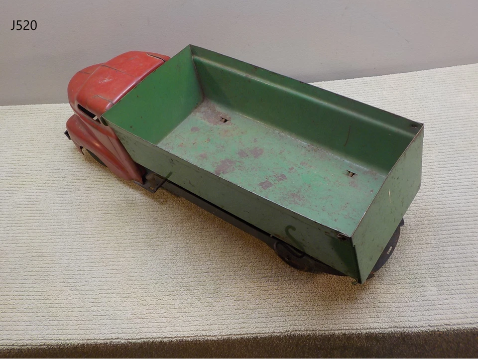 Camión de volteo de juguete de metal Wyandotte vintage de los años 40 Foto 3 de 4