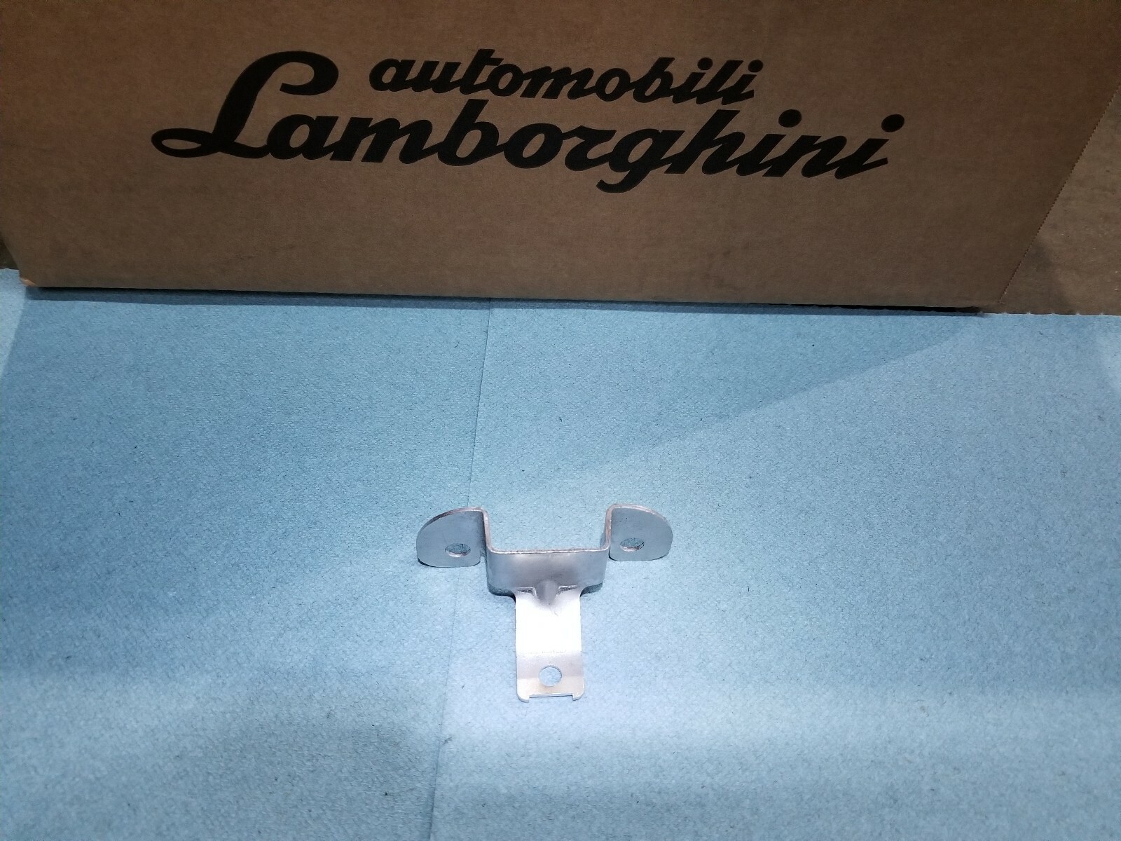 Lamborghini huracan air duct bracket 4T0815533 