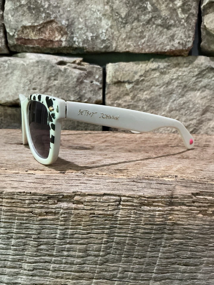 GAFAS DE SOL BETSEY JOHNSON BJ216 80 BLANCO CUERVO ANIMAL PRINT $55 140 TEMPLE ❤️ Foto 4 de 4