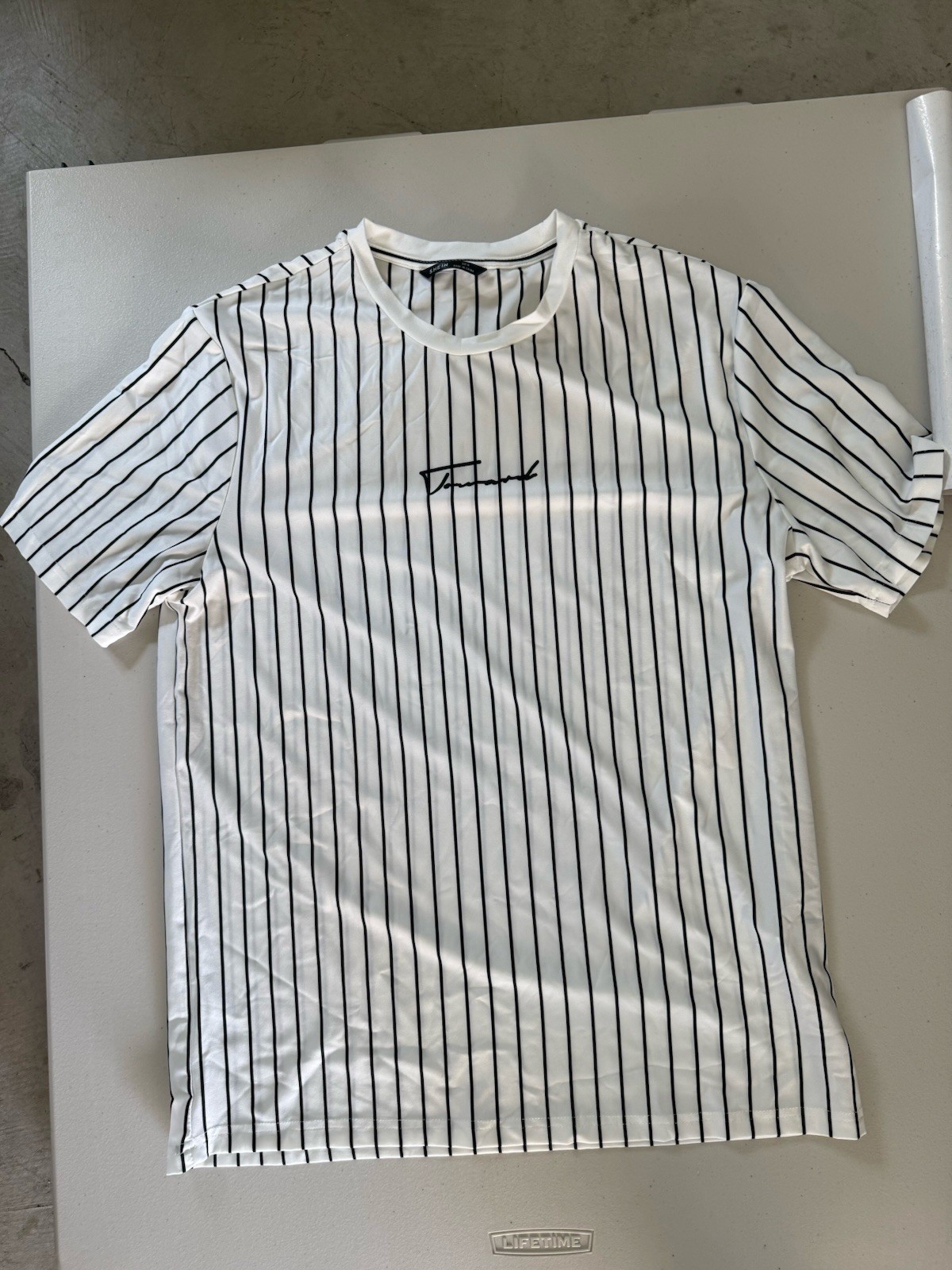 Mens Size Large White and Black stripes Short Sleeve