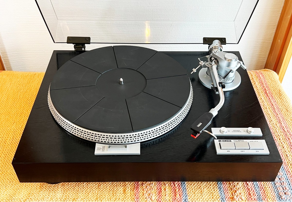 レコードプレイヤー昭和の名機 YAMAHA YP-D7 ￥58,000(78年) レコードプレイヤー昭和の名機 YAMAHA YP-D7 ￥58,000(78年)