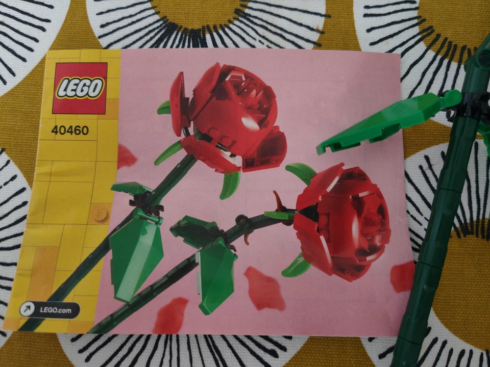 LEGO Botanicals 40460 Roses, photo 2 of 5