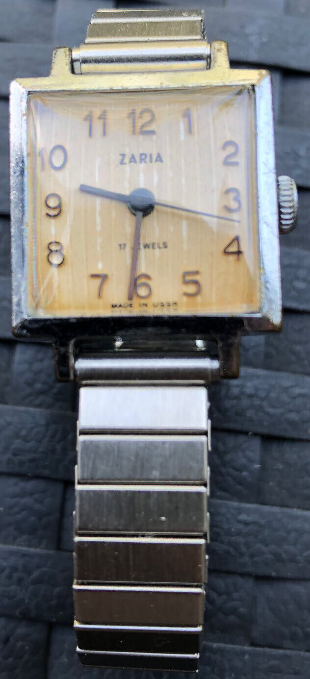 Vintage Man's Zaria USSR 17 Jewel Watch - Working Condition