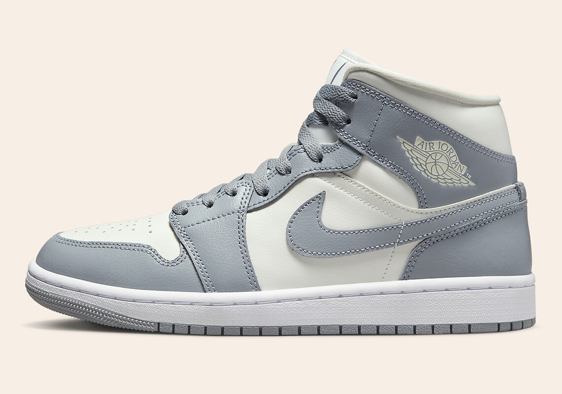 NIKE AIR JORDAN1 Mid グレー Nike Air Jordan 1 Mid Wolf Grey Aluminum (W) Size 10.5W / 9M