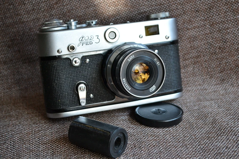 Câmera telêmetro vintage FED 3 USSR lente soviética Industar I-61 2.8/52 - Imagem 2 de 4