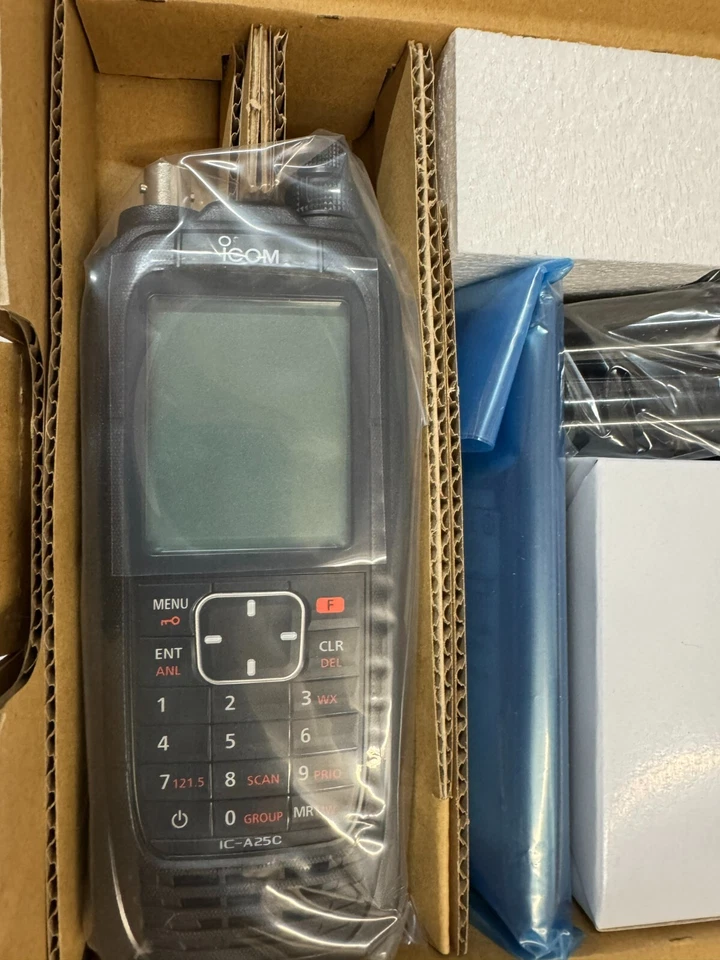 Transceptor portátil Icom IC-A25C VHF Air Band con batería y cargador NUEVO en caja Foto 3 de 3